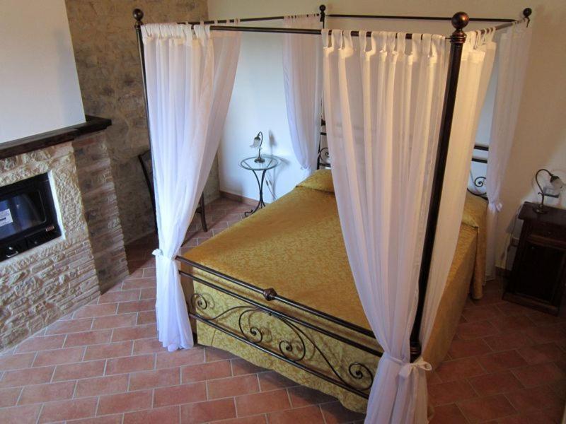 Casale Dei Dotti Guest House Colle Umberto  Room photo